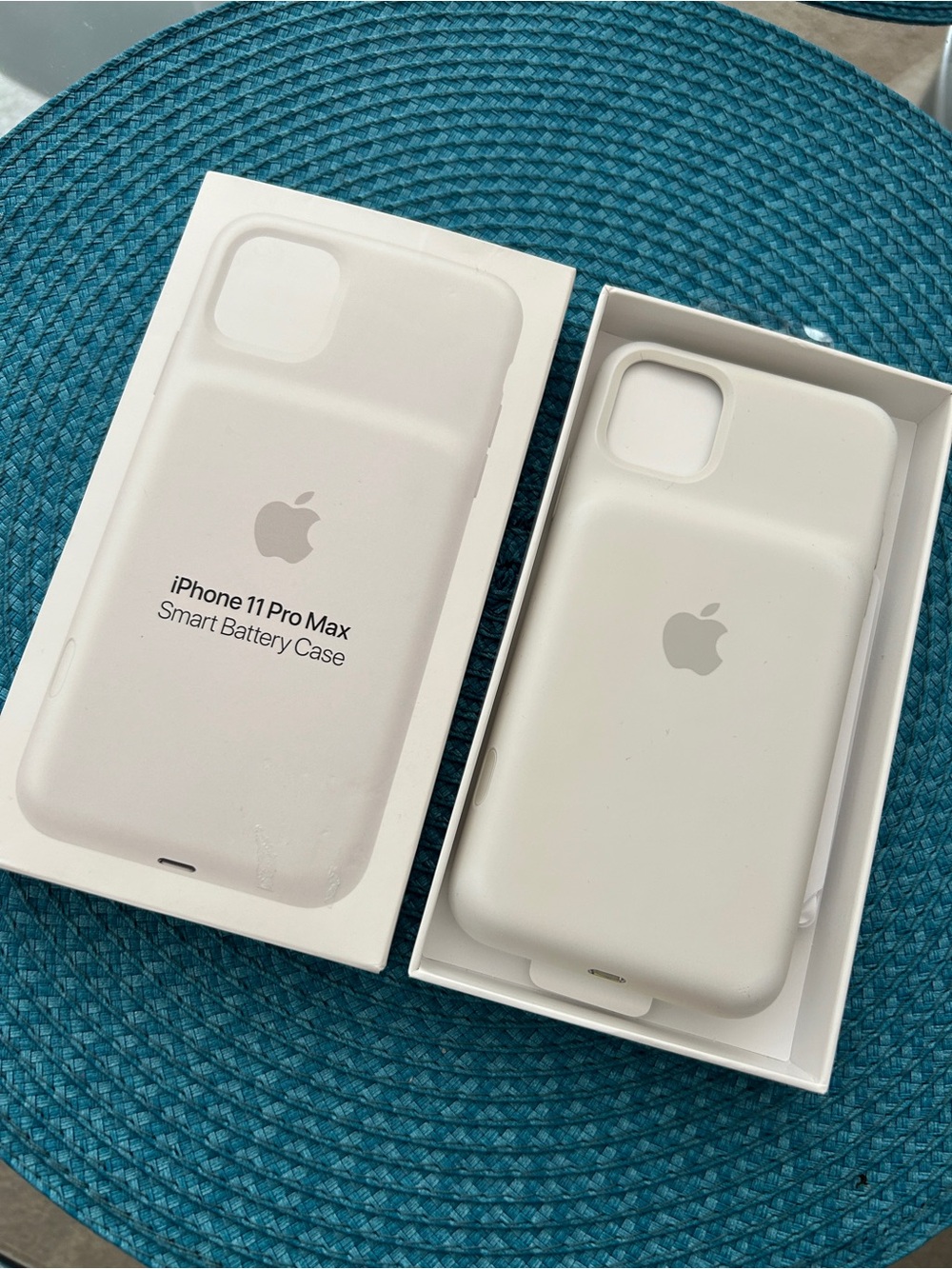 Apple iPhone 11 Pro Max Smart Battery Case - White
